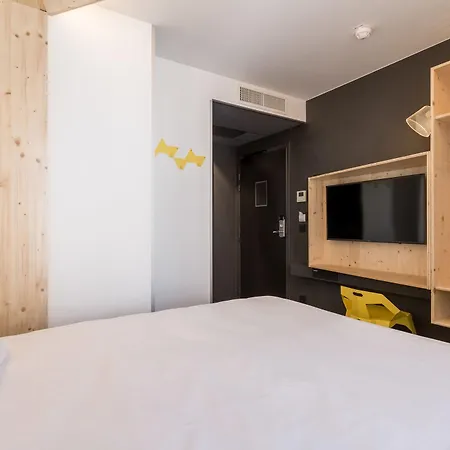 Отель Urban Bivouac 3*